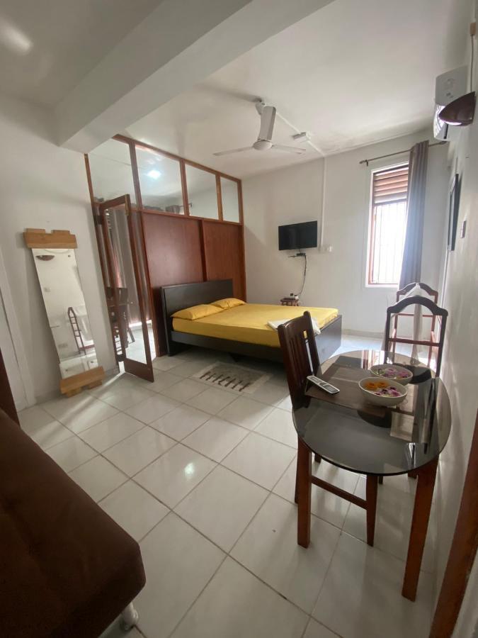 Ice Berg Appartement Dehiwala-Mount Lavinia Kamer foto