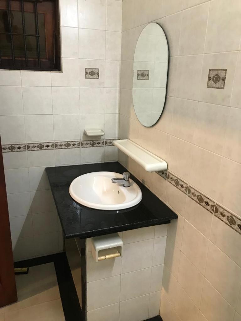 Ice Berg Appartement Dehiwala-Mount Lavinia Kamer foto