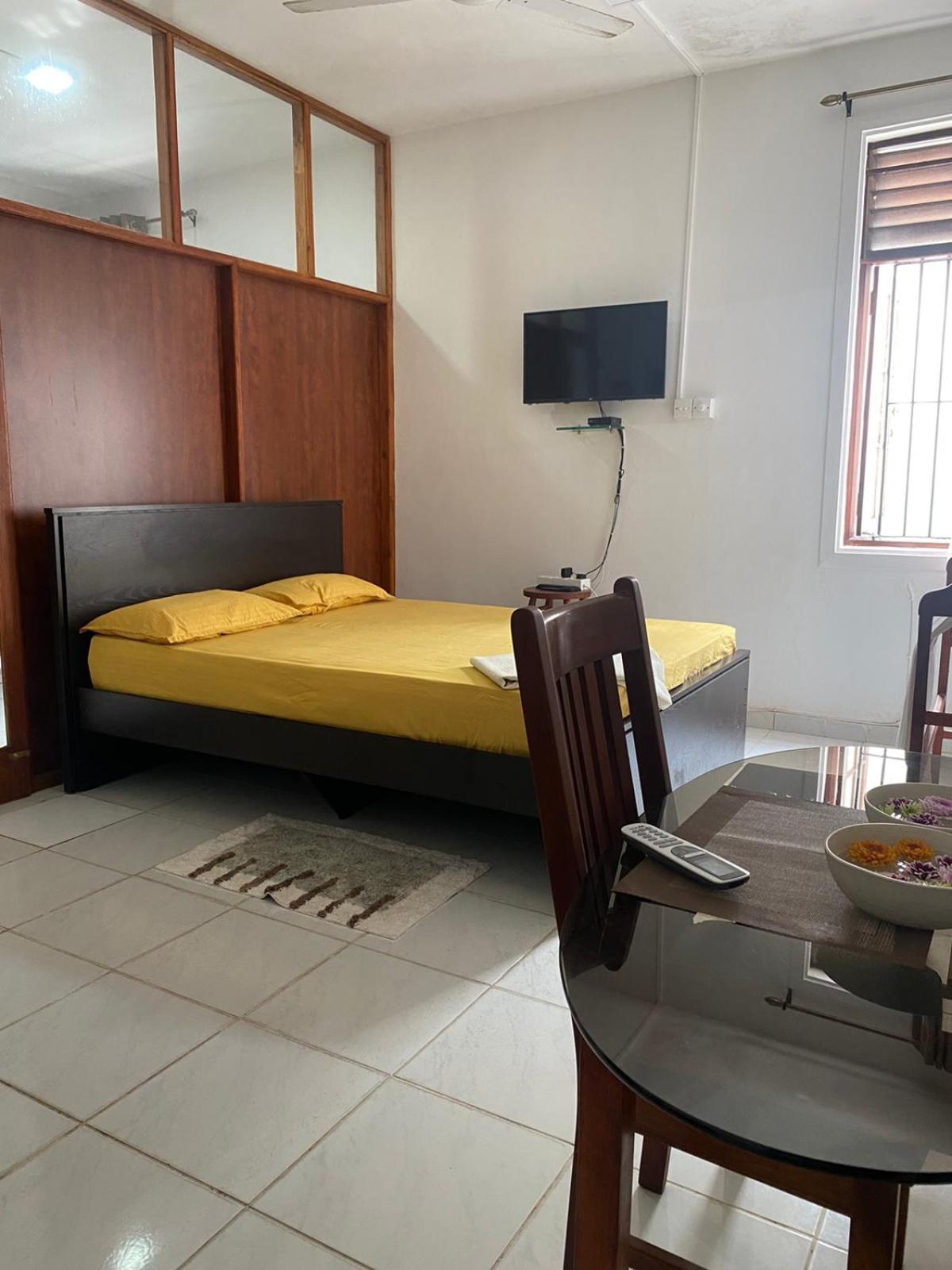 Ice Berg Appartement Dehiwala-Mount Lavinia Kamer foto