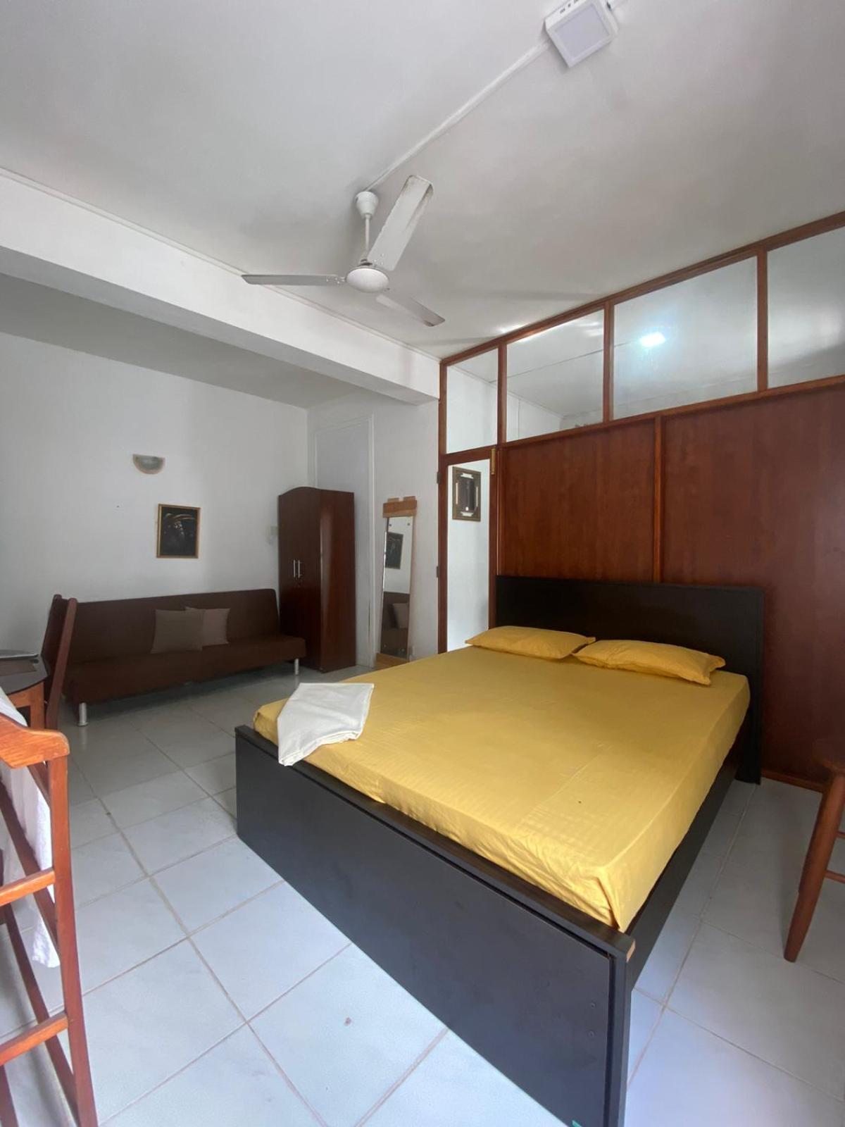 Ice Berg Appartement Dehiwala-Mount Lavinia Kamer foto