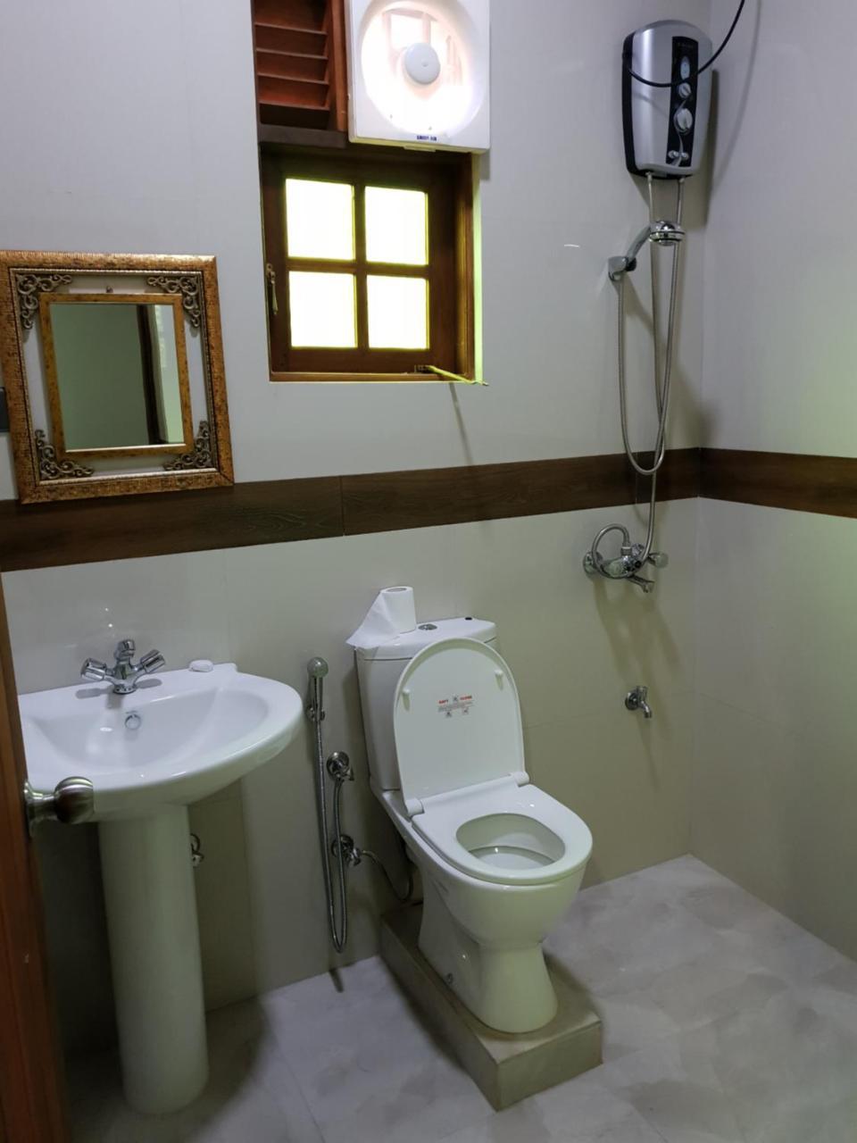 Ice Berg Appartement Dehiwala-Mount Lavinia Buitenkant foto
