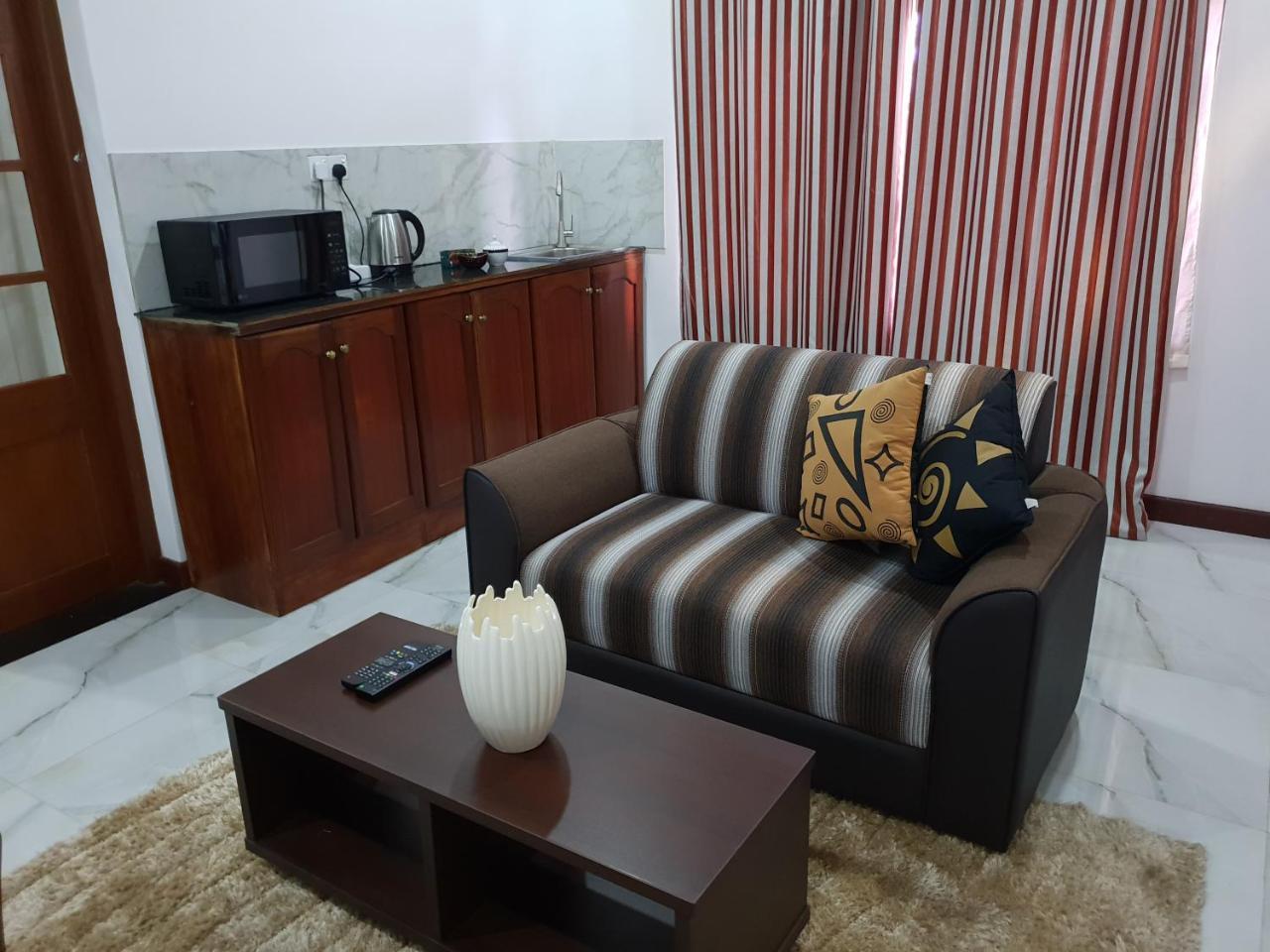 Ice Berg Appartement Dehiwala-Mount Lavinia Buitenkant foto