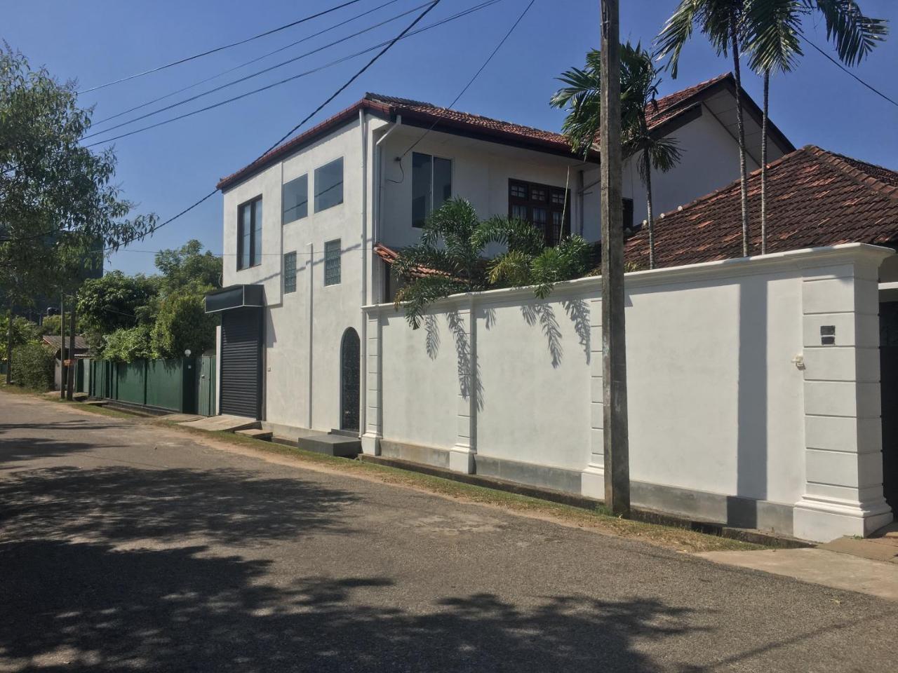 Ice Berg Appartement Dehiwala-Mount Lavinia Buitenkant foto