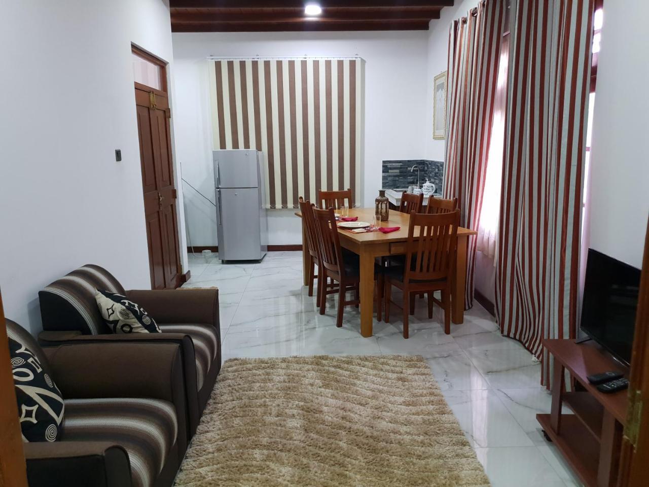 Ice Berg Appartement Dehiwala-Mount Lavinia Buitenkant foto