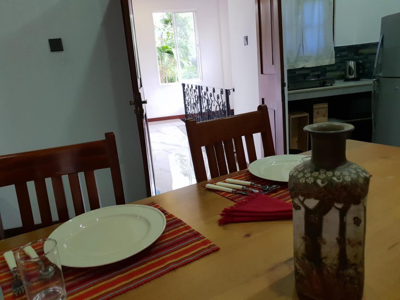 Ice Berg Appartement Dehiwala-Mount Lavinia Buitenkant foto