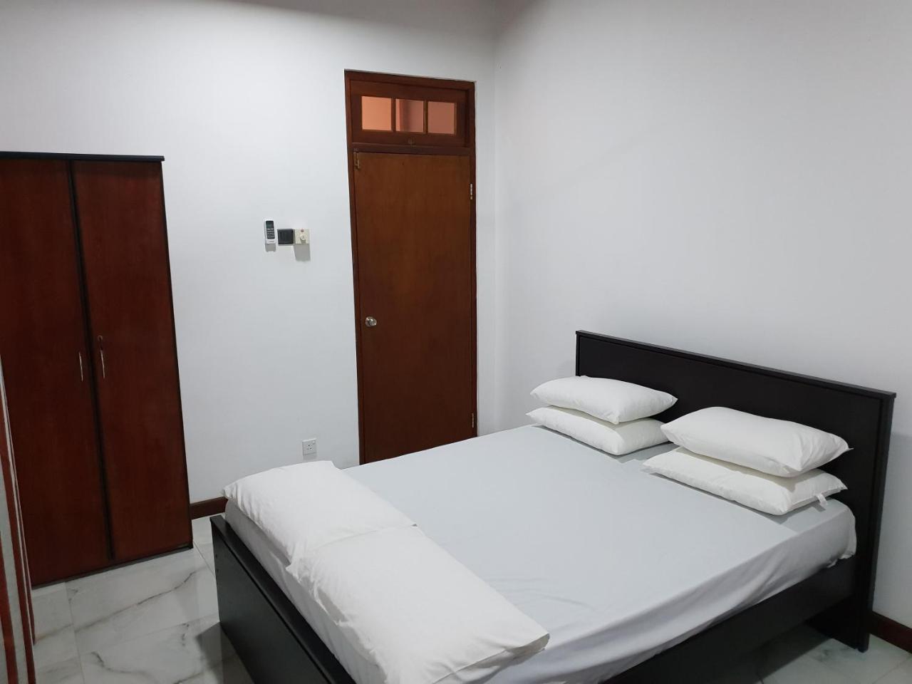 Ice Berg Appartement Dehiwala-Mount Lavinia Buitenkant foto