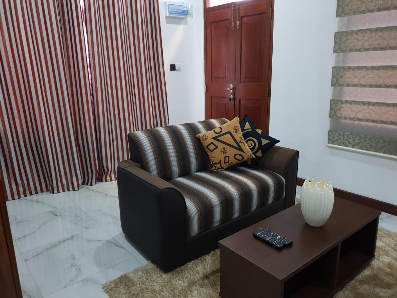 Ice Berg Appartement Dehiwala-Mount Lavinia Buitenkant foto