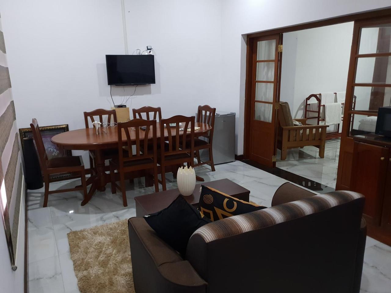 Ice Berg Appartement Dehiwala-Mount Lavinia Buitenkant foto