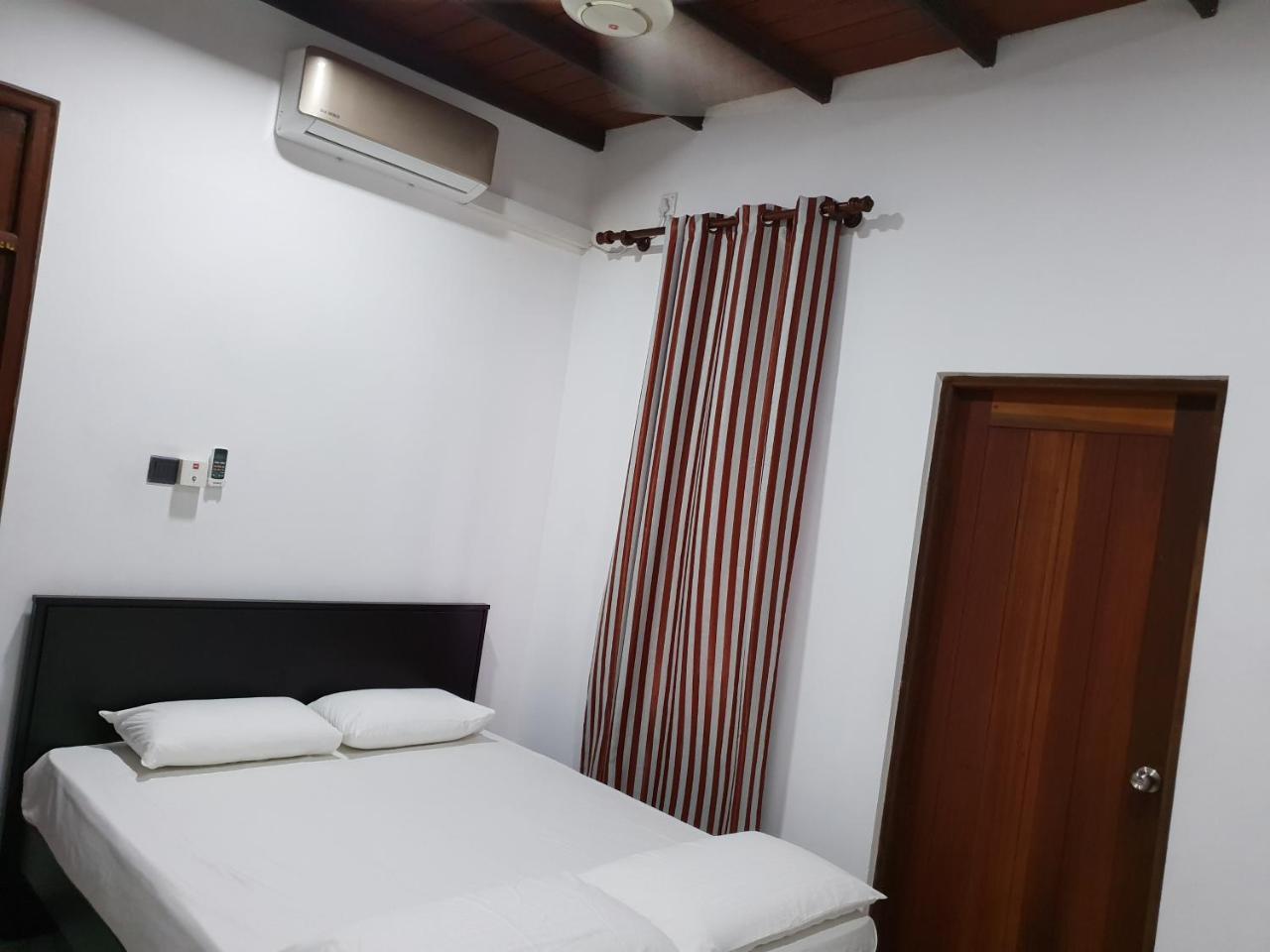 Ice Berg Appartement Dehiwala-Mount Lavinia Buitenkant foto