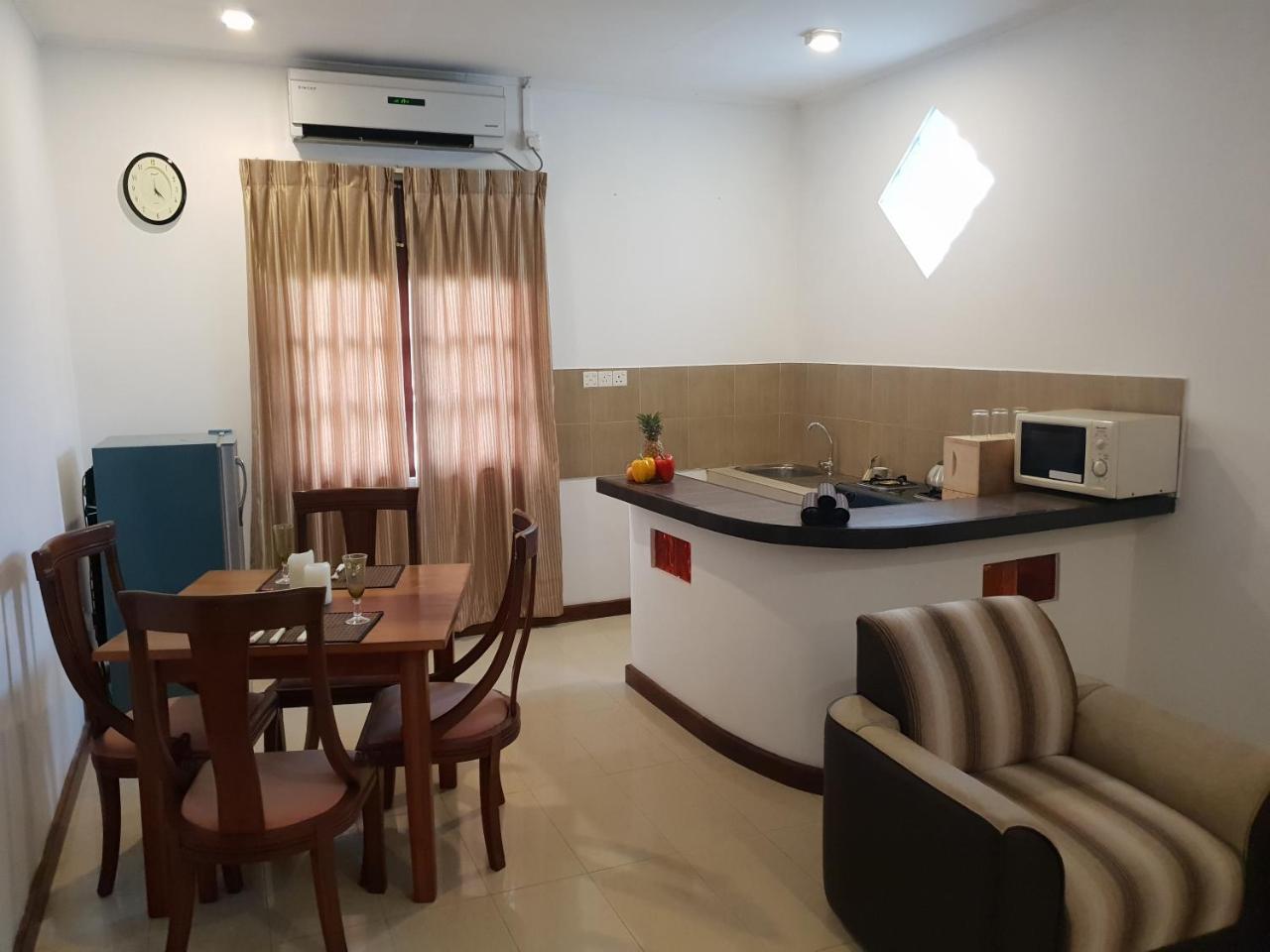 Ice Berg Appartement Dehiwala-Mount Lavinia Buitenkant foto