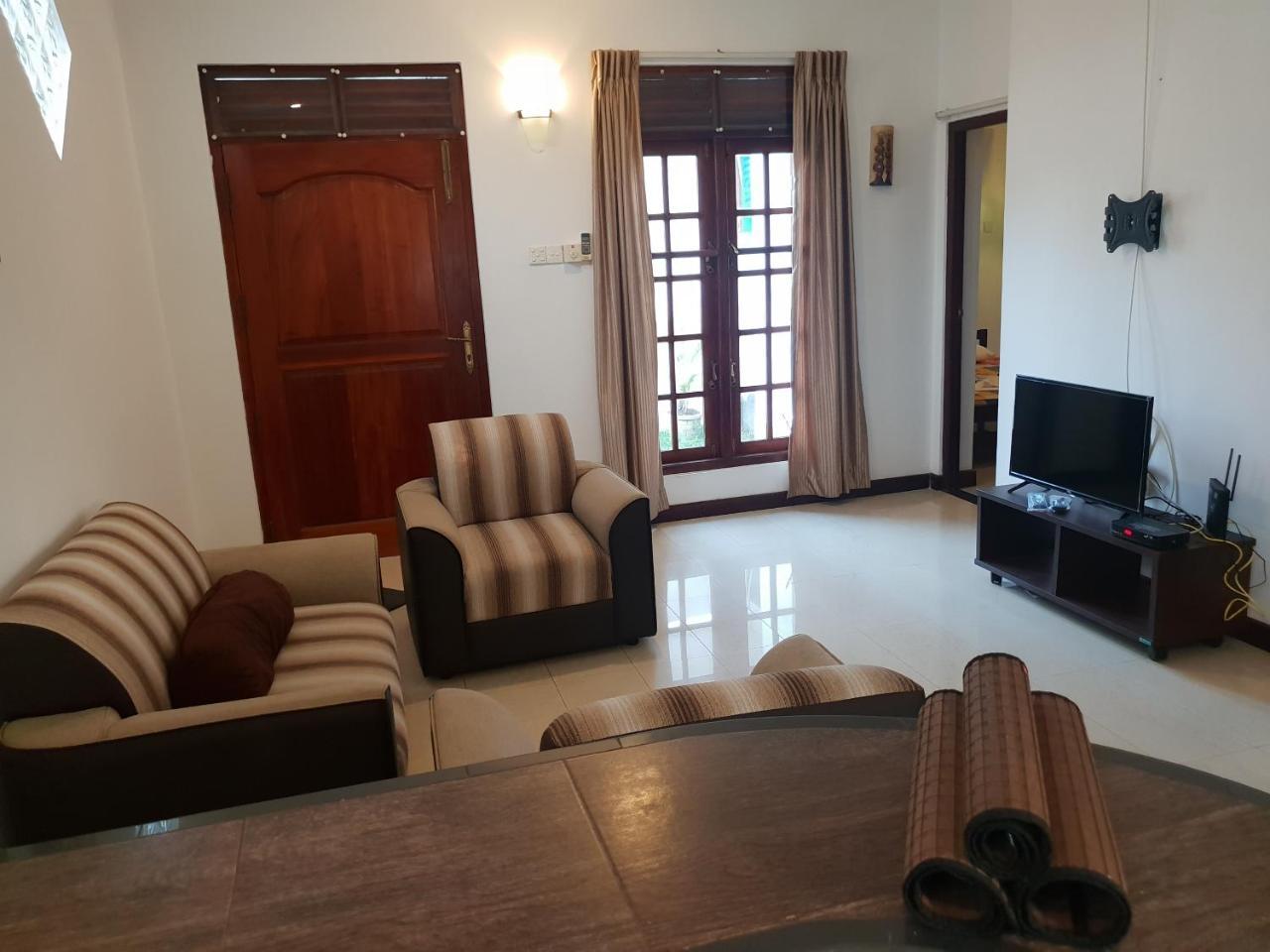 Ice Berg Appartement Dehiwala-Mount Lavinia Buitenkant foto